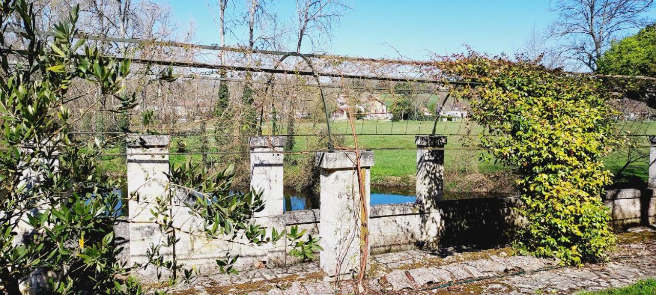 Chateau Des Senechaux, Bourdeilles 外观 照片