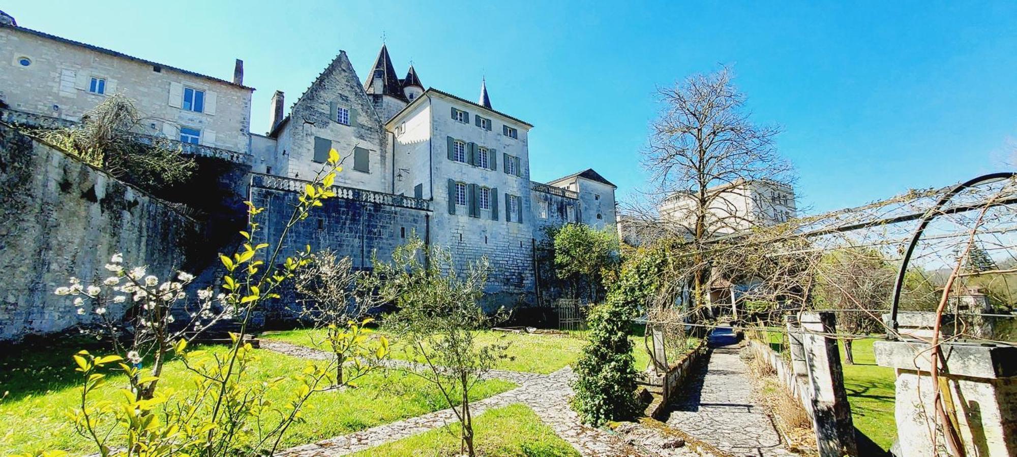 Chateau Des Senechaux, Bourdeilles 外观 照片