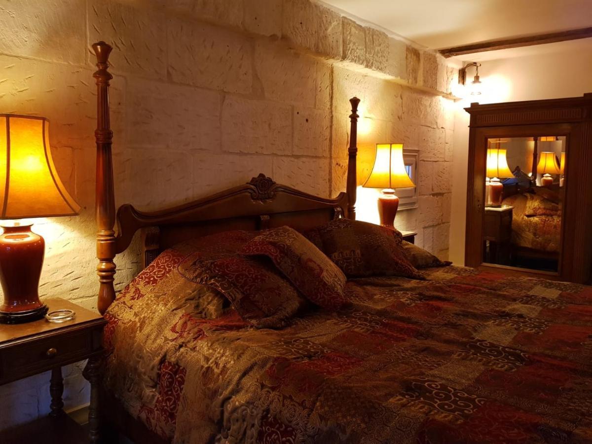 Chateau Des Senechaux, Bourdeilles 外观 照片