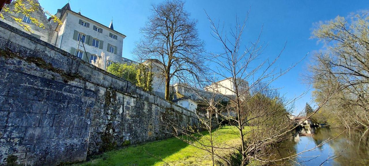 Chateau Des Senechaux, Bourdeilles 外观 照片