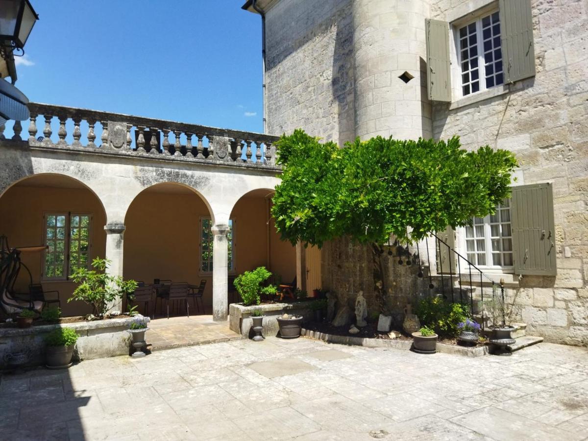 Chateau Des Senechaux, Bourdeilles 外观 照片
