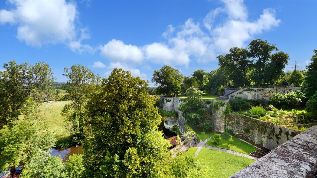 Chateau Des Senechaux, Bourdeilles 外观 照片