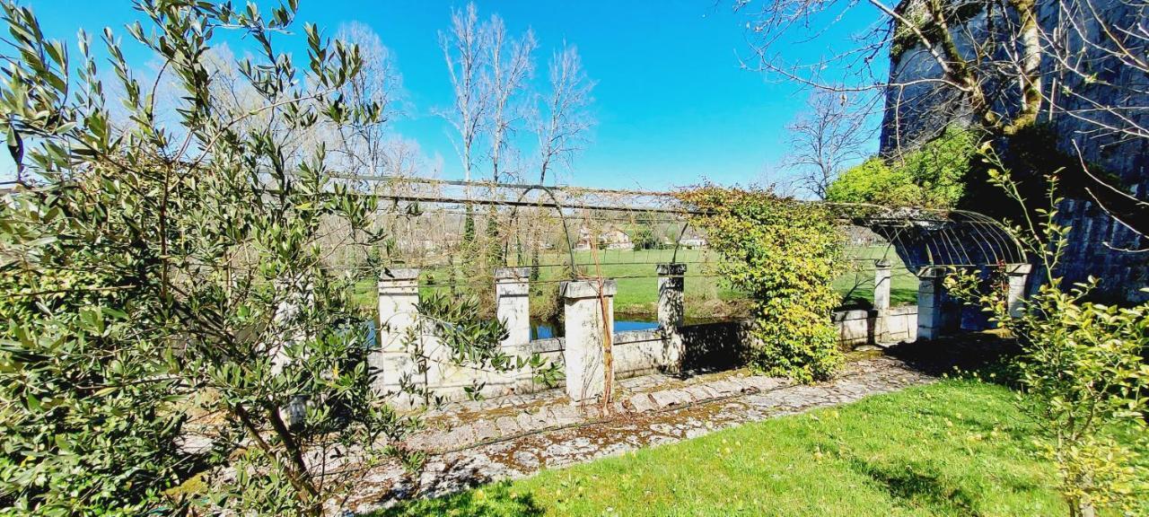 Chateau Des Senechaux, Bourdeilles 外观 照片