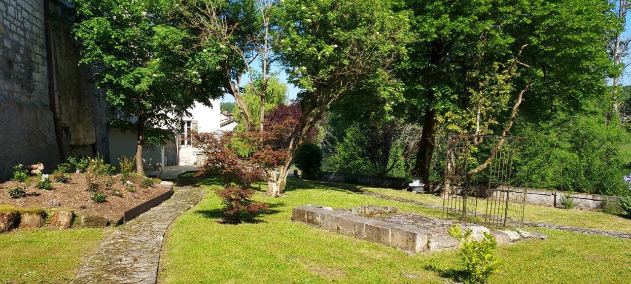 Chateau Des Senechaux, Bourdeilles 外观 照片