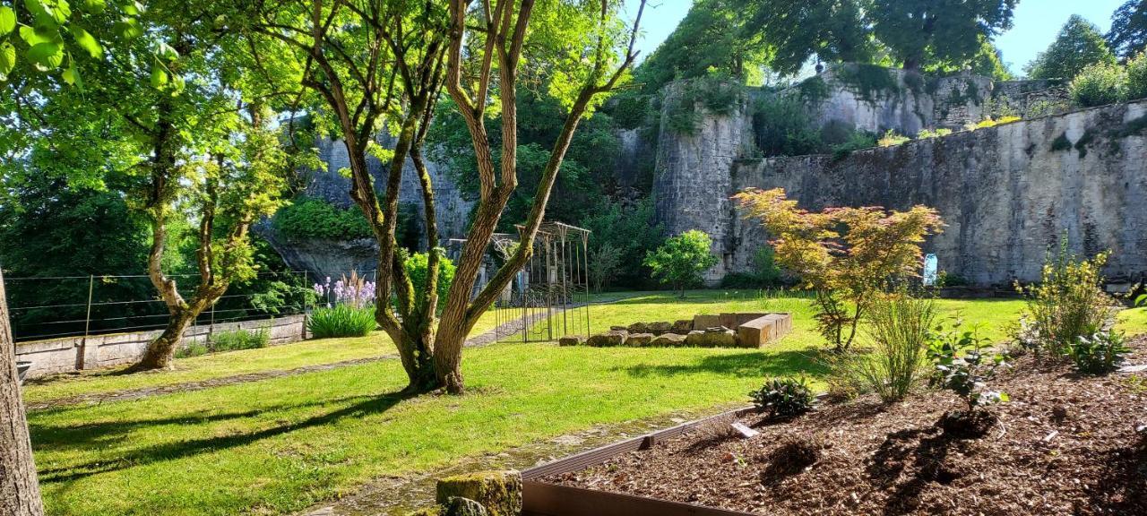 Chateau Des Senechaux, Bourdeilles 外观 照片