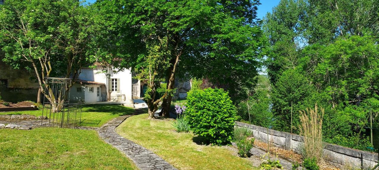 Chateau Des Senechaux, Bourdeilles 外观 照片