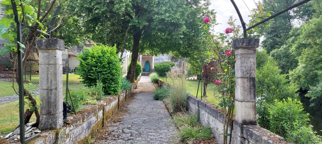 Chateau Des Senechaux, Bourdeilles 外观 照片